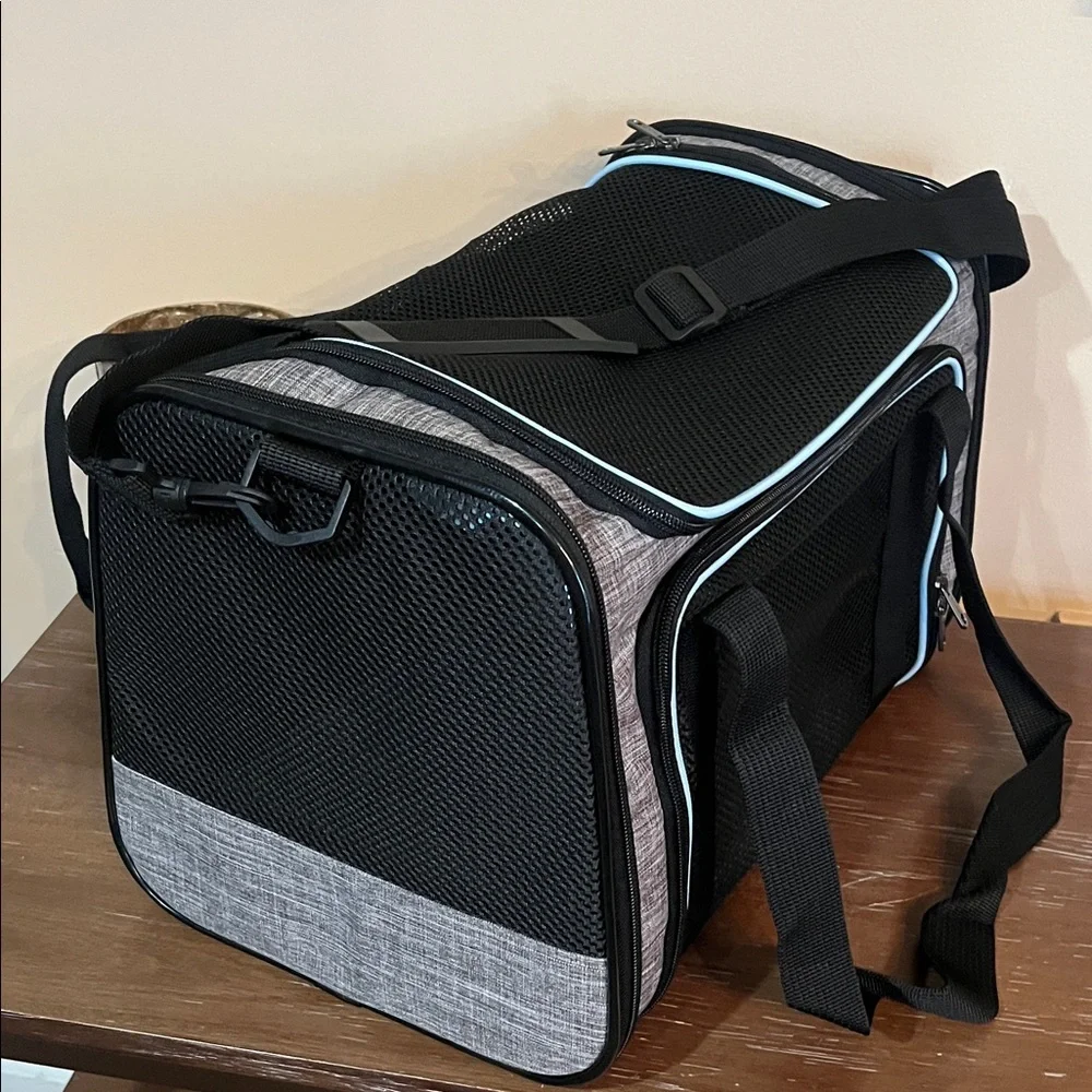 NWOT Black and Gray pet carrier Bag